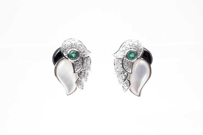 A pair of parrot earrings in 14 carat white gold