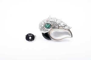 A pair of parrot earrings in 14 carat white gold - 4