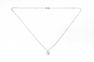 A pearl and diamond pendant and necklace in 9 carat yellow gold - 3