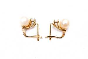A pair pearl and cubic zirconia earrings in 18 carat yellow gold - 3