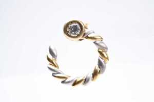 A pair of diamond earrings in 18 carat yellow and white gold - 2