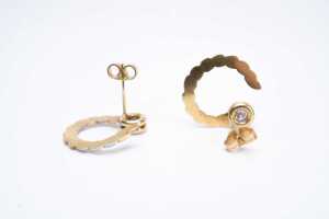 A pair of diamond earrings in 18 carat yellow and white gold - 3