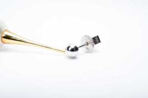 A pair of South Sea pearl drop earrings in 18 carat two tone gold - 4