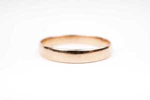 An antique wedding band in 15 carat yellow gold - 2