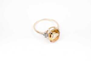 A citrine and diamond ring in 9 carat yellow gold - 2