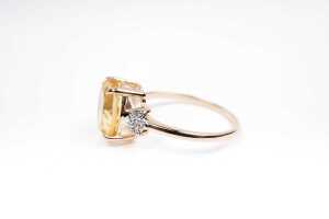 A citrine and diamond ring in 9 carat yellow gold - 3