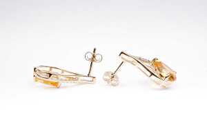 A pair of citrine and diamond earrings in 9 carat yellow gold - 3