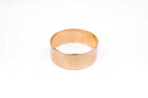 An antique wedding band in 15 carat yellow gold