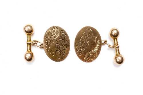 A pair of antique cufflinks in 9 carat yellow gold