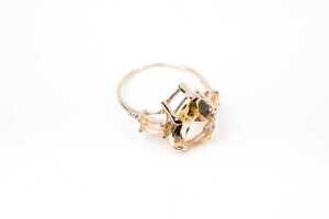 A citrine and diamond ring in 9 carat yellow gold - 2