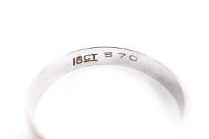 A wedding band in 18 carat white gold - 4