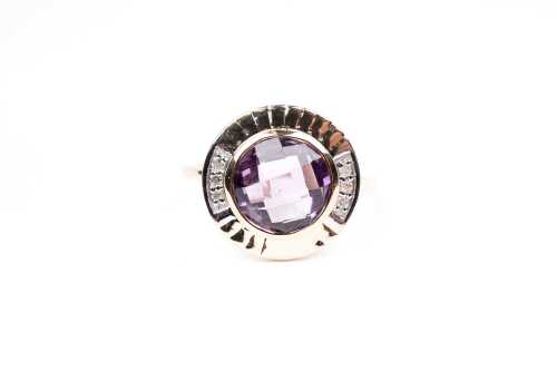 An amethyst and diamond ring in 9 carat yellow gold