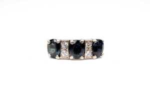 A sapphire and diamond ring in 18 cart yellow gold