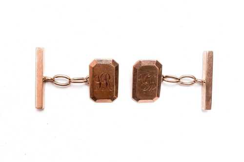 A pair of antique cufflinks in 9 carat yellow gold