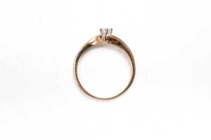 A diamond ring in 9 carat yellow gold - 4