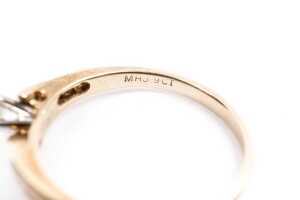 A diamond ring in 9 carat yellow gold - 5