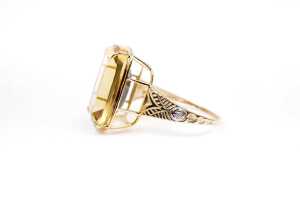 A citrine and diamond ring in 9 carat yellow gold - 4