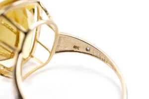 A citrine and diamond ring in 9 carat yellow gold - 5