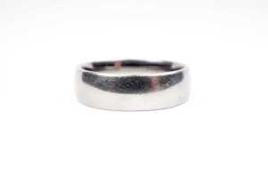 A wedding band in 9 carat white gold - 2