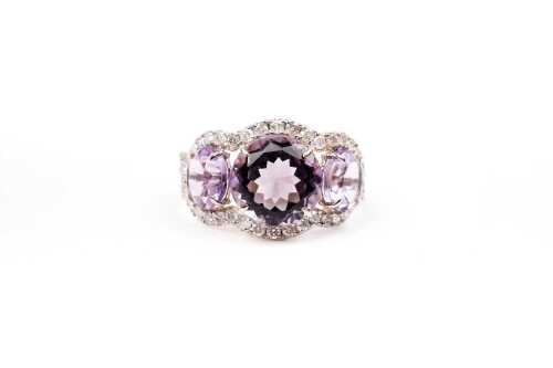 An amethyst and diamond ring in 9 carat yellow gold