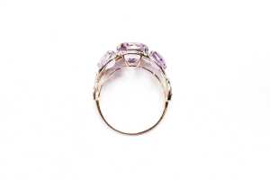 An amethyst and diamond ring in 9 carat yellow gold - 4