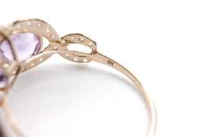 An amethyst and diamond ring in 9 carat yellow gold - 5