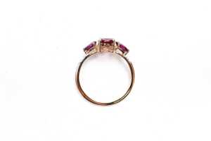 A garnet and diamond ring in 9 carat yellow gold - 4