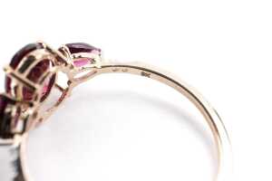 A garnet and diamond ring in 9 carat yellow gold - 5
