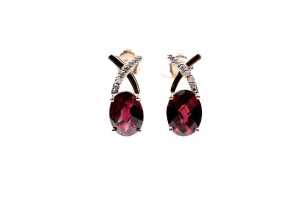 A pair of garnet and diamond earrings in 9 carat yellow gold