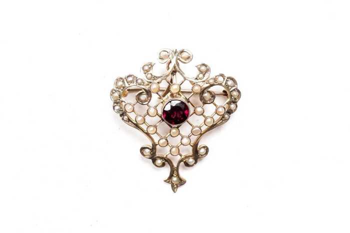 An antique garnet and seed pearl brooch/pendant in 9 carat yellow gold