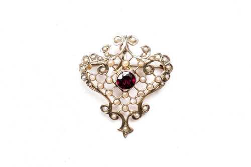 An antique garnet and seed pearl brooch/pendant in 9 carat yellow gold