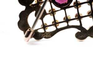 An antique garnet and seed pearl brooch/pendant in 9 carat yellow gold - 4