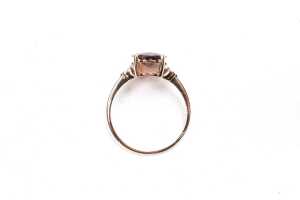 A garnet and diamond ring in 9 carat yellow gold - 4