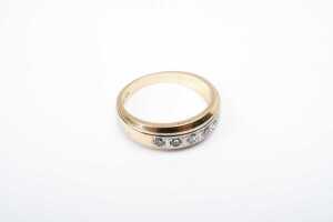 A diamond band in 14 carat yellow gold - 2