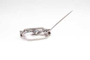 A diamond brooch in platinum - 4