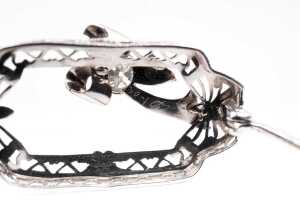 A diamond brooch in platinum - 5