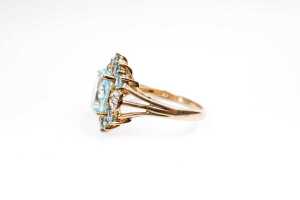 A blue topaz and diamond ring in 14 carat yellow gold - 3