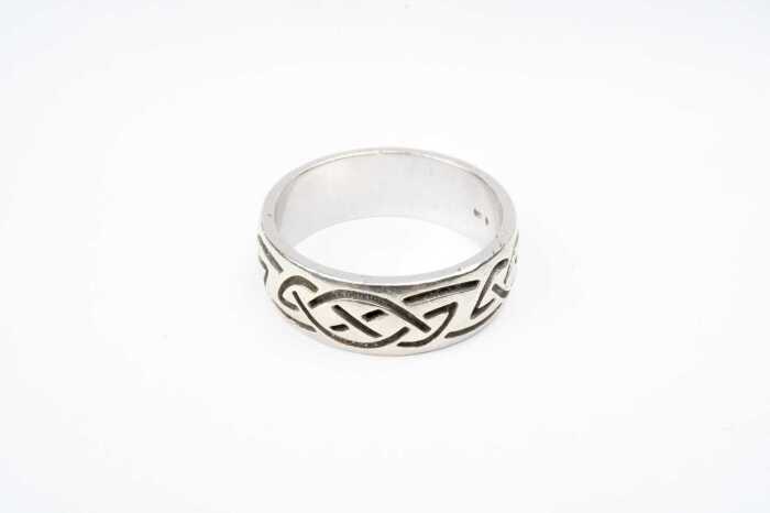 A Celtic patterned band in 9 carat white gold
