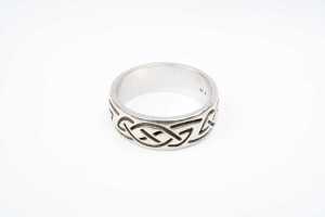 A Celtic patterned band in 9 carat white gold