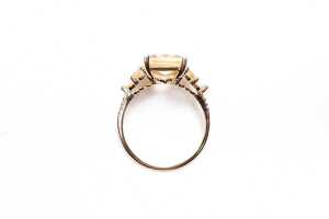A citrine and diamond ring in 9 carat yellow gold - 4