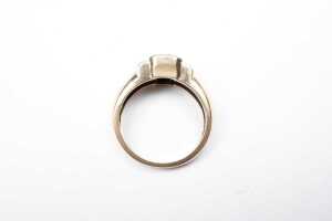 A sapphire and diamond ring in 9 carat yellow gold - 4