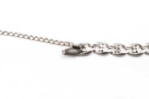 A fancy link bracelet in 9 carat white gold - 4