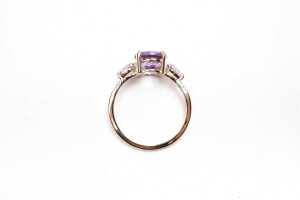 An amethyst and diamond ring in 9 carat yellow gold - 4