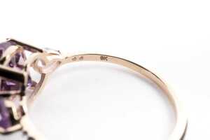 An amethyst and diamond ring in 9 carat yellow gold - 5