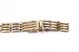 An Italian gate link bracelet in 14 carat yellow and white gold - 3