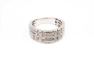 A diamond ring in 9 carat white gold - 2