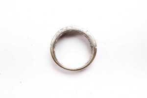 A diamond ring in 9 carat white gold - 4
