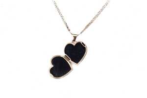 A resin heart locket on necklace in 9 carat yellow gold - 4