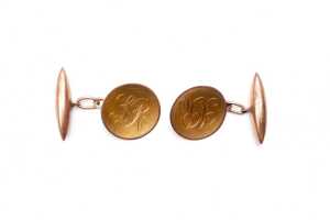 A pair of antique cufflinks in 9 carat yellow gold