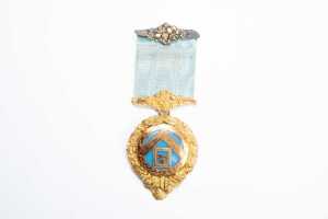 An antique Masonic medallion dated 1871, in 18 carat gold